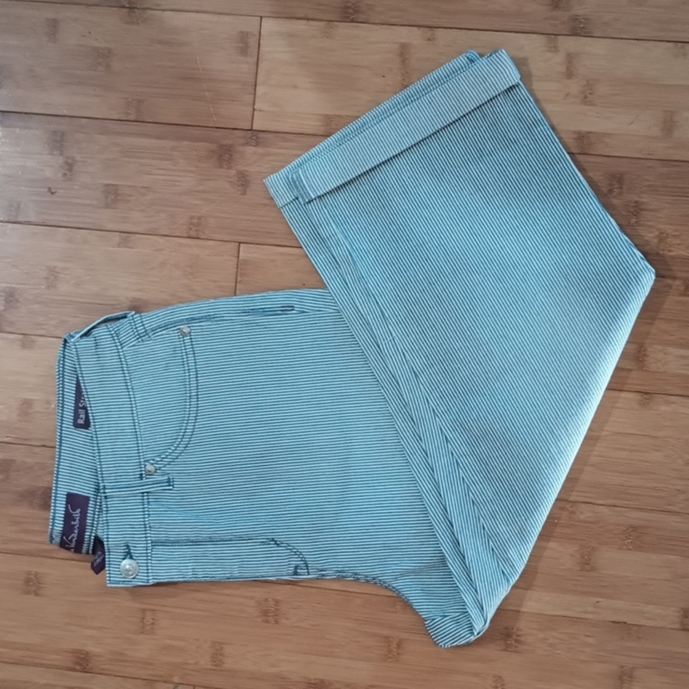 Gloria Vanderbilt pinstripe capri size 12
